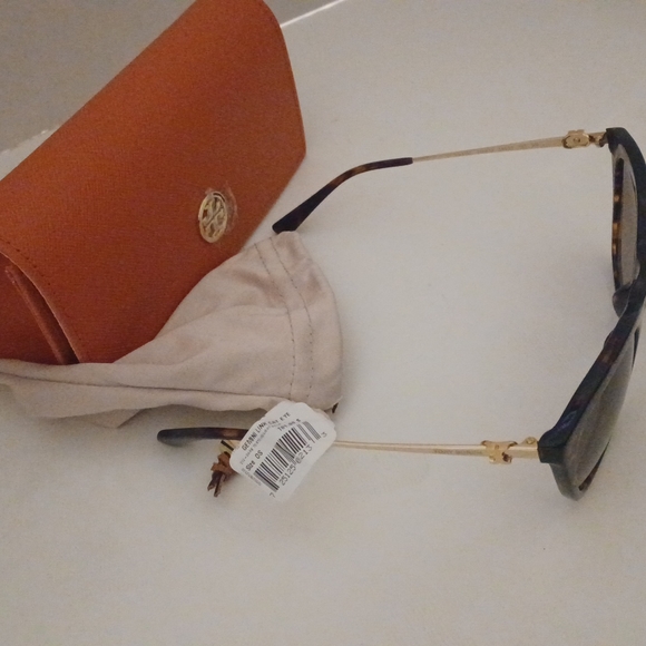 Tory Burch Gemini Link Cat Eye Sunglasses - Picture 4 of 5